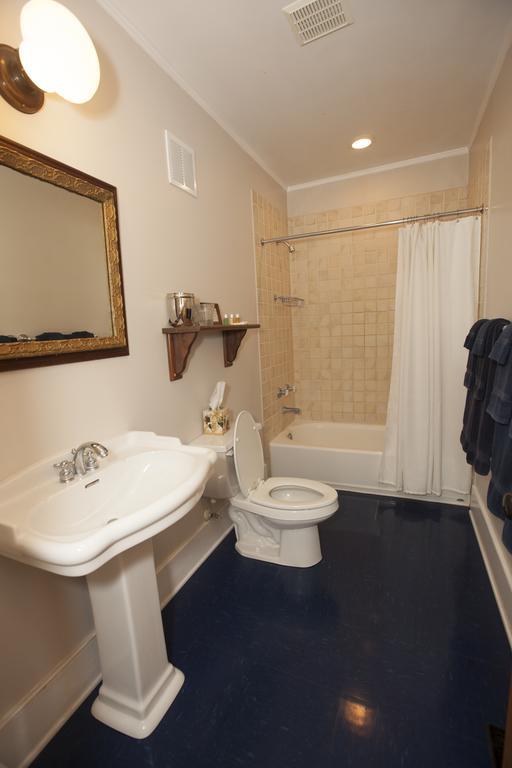 Cameron House Inn Мантео Екстериор снимка