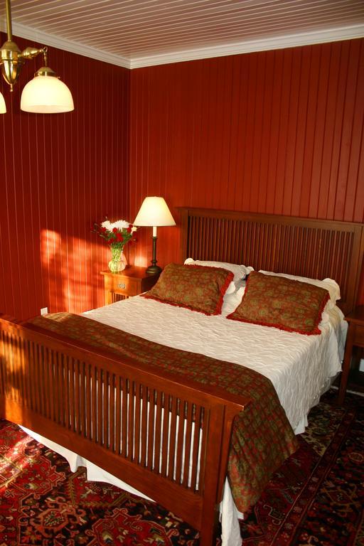 Cameron House Inn Мантео Екстериор снимка