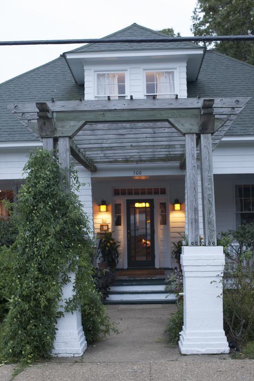 Cameron House Inn Мантео Екстериор снимка