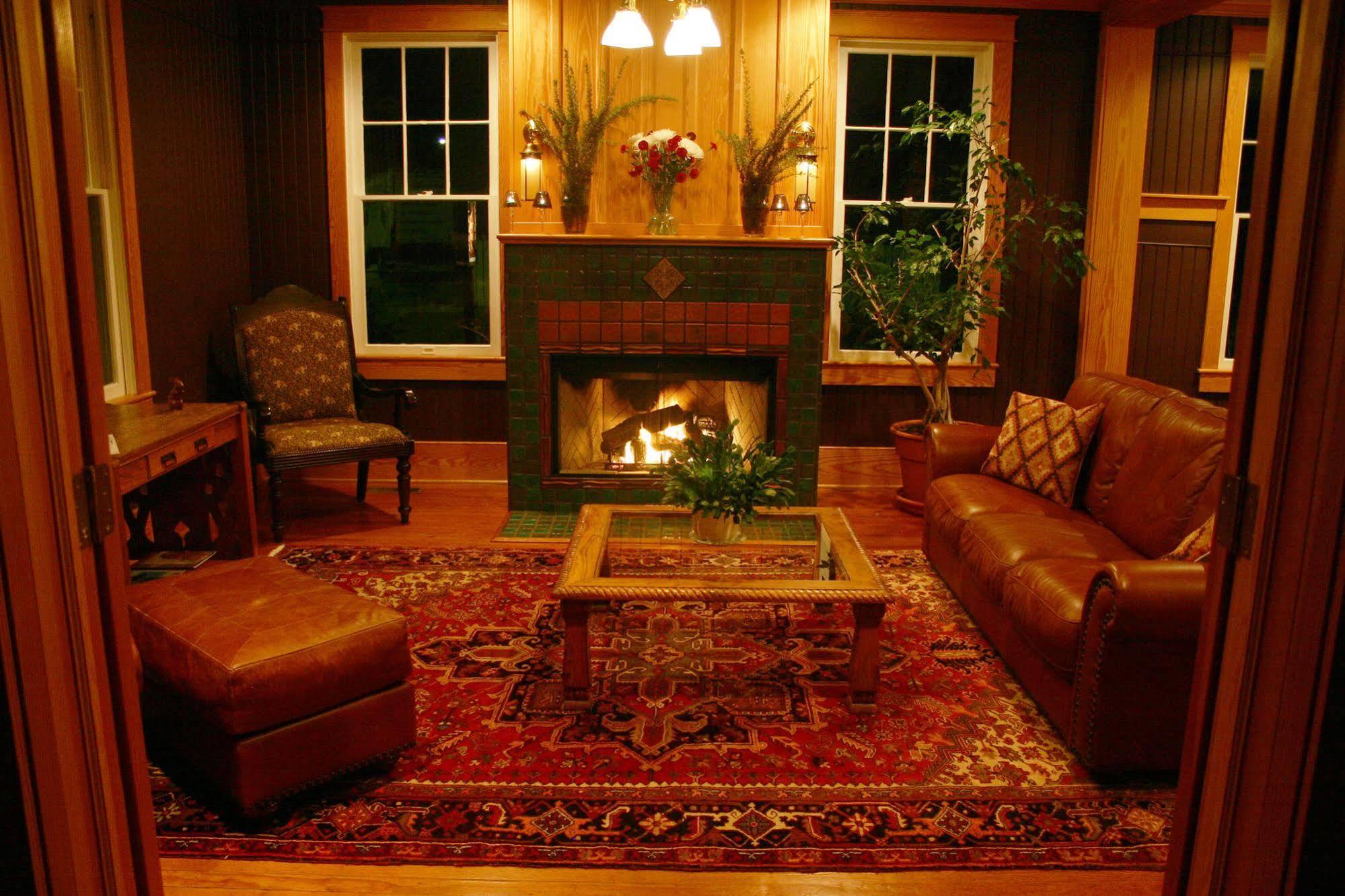 Cameron House Inn Мантео Екстериор снимка
