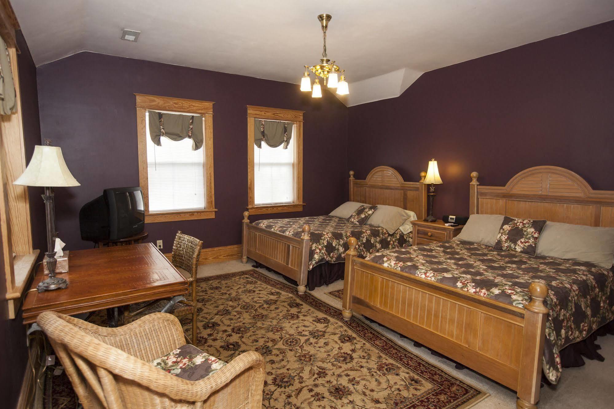 Cameron House Inn Мантео Екстериор снимка
