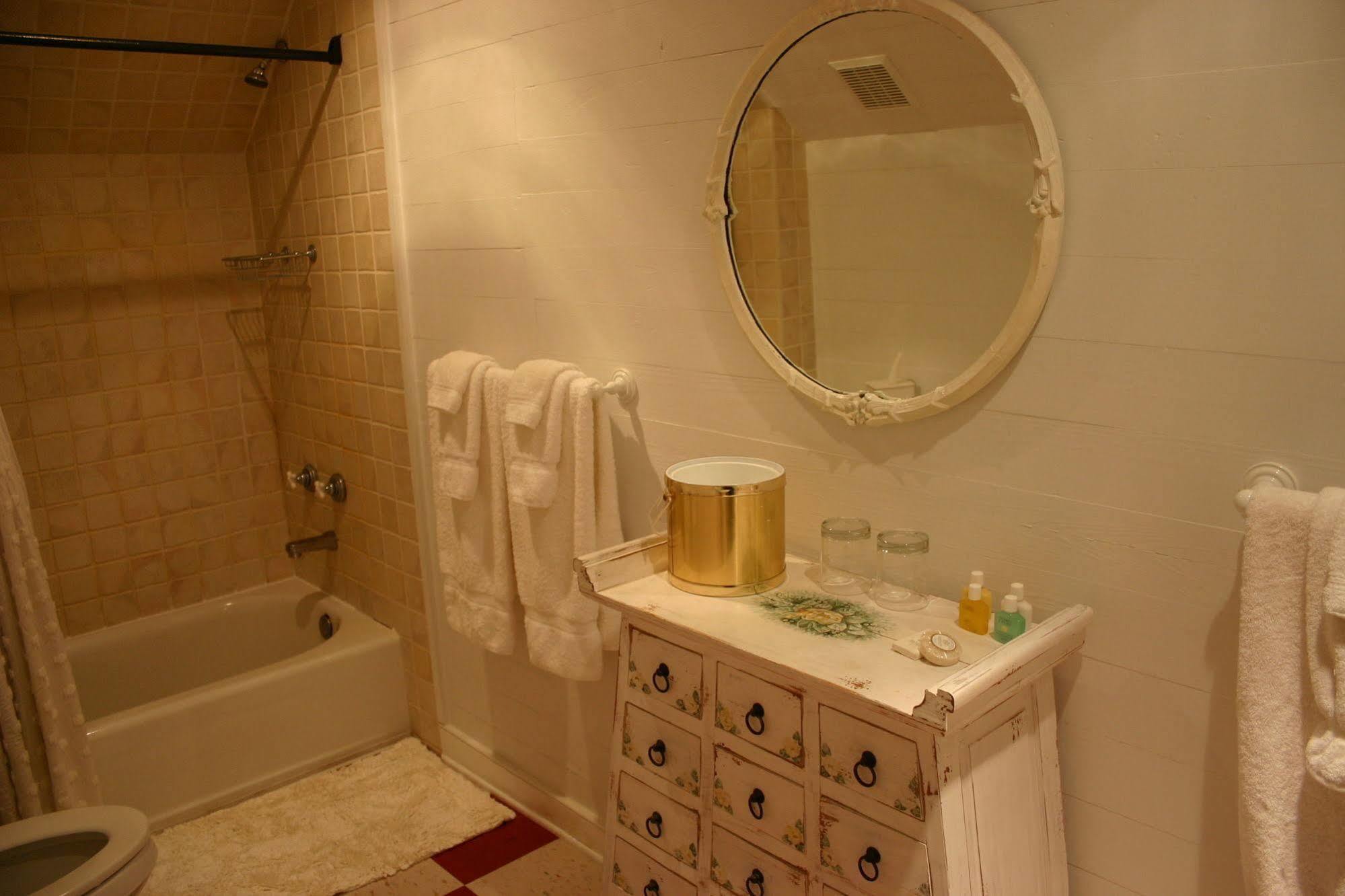 Cameron House Inn Мантео Екстериор снимка