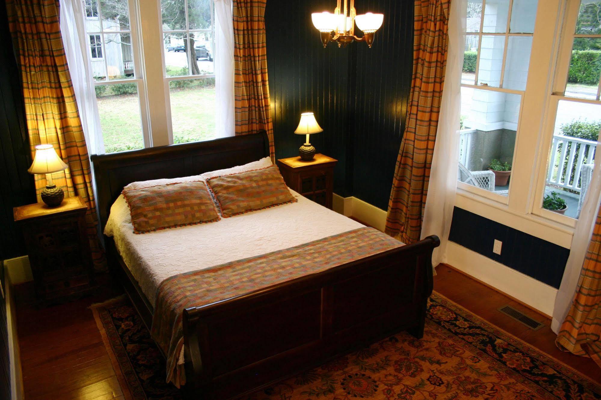 Cameron House Inn Мантео Екстериор снимка