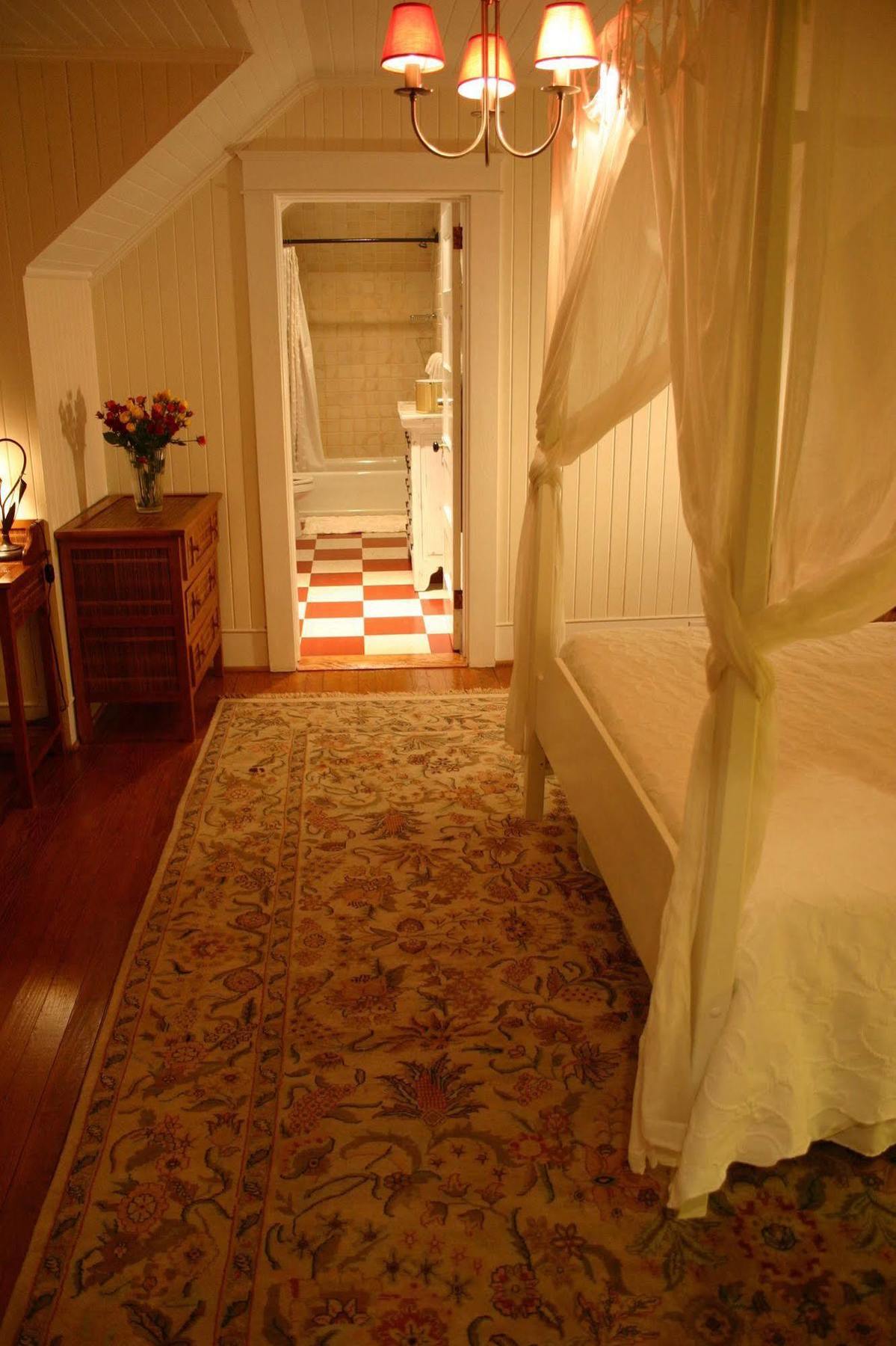 Cameron House Inn Мантео Екстериор снимка