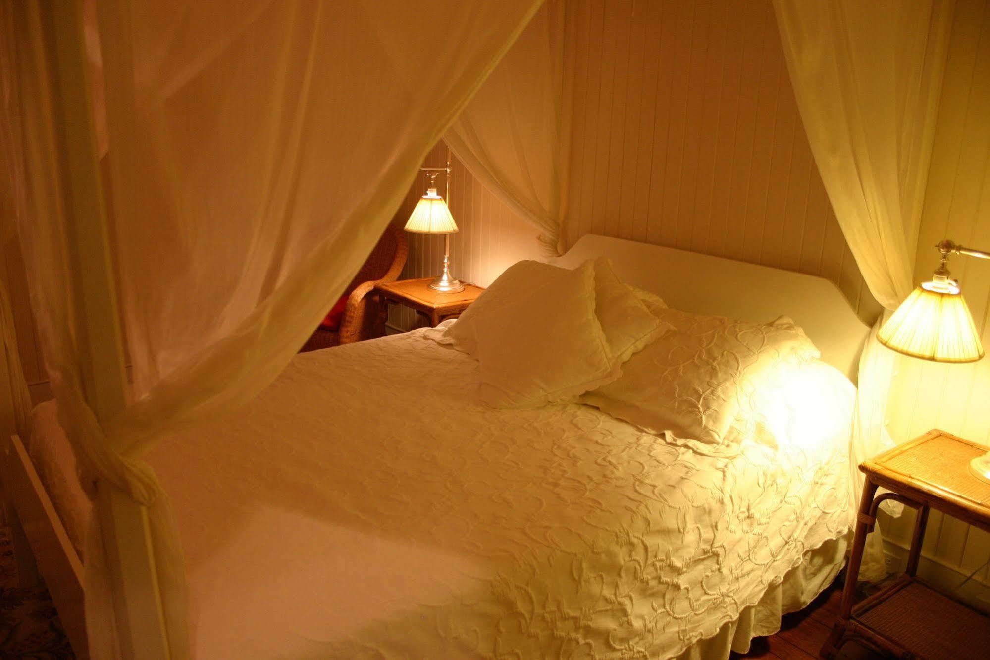 Cameron House Inn Мантео Екстериор снимка