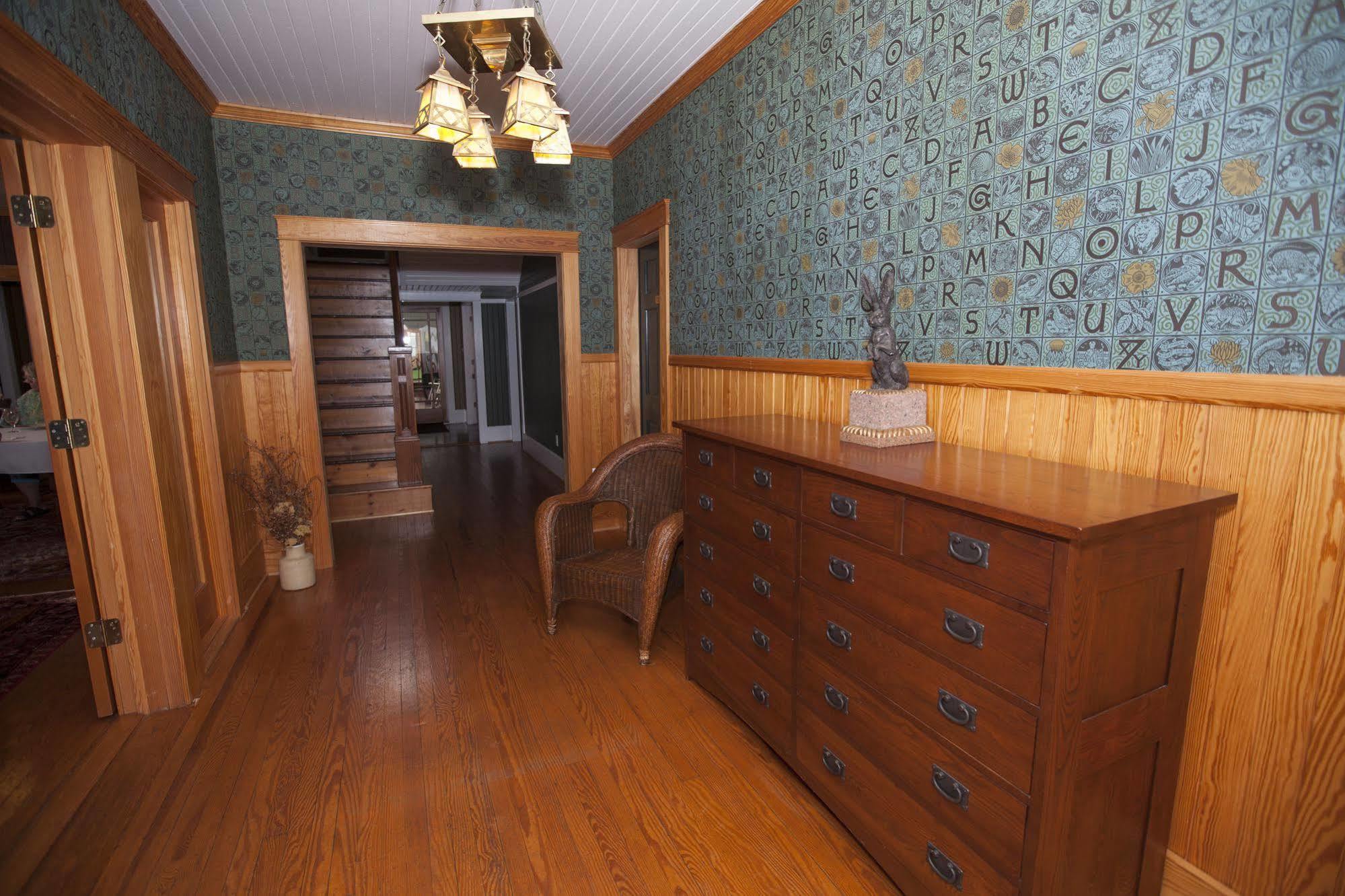 Cameron House Inn Мантео Екстериор снимка